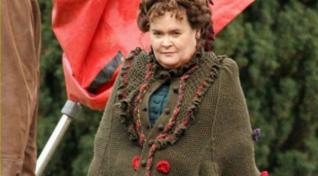 La artista británica trabajará en este nuevo proyecto cinematográfico con la actriz Samantha Barks. ESPECIAL /