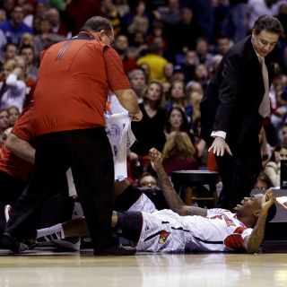 Terrible fractura en el basquetbol de la NCAA