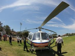 Con ayuda del helicóptero Fénix de Protección Civil del Estado se logra combatir el fuego.  /