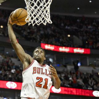 Deng y Butler vuelven a salvar a los Bulls
