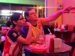 Al final del partido los aficionados del América celebraron mientras que los de Chivas se limitaron a comentar el partido. EL INFORMADOR /
