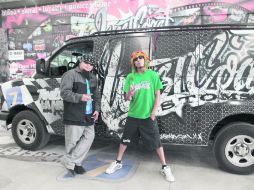 A toda velocidad. Mauricio Hernández y Churrumaiz tienen la misión de encontrar al mejor equipo de tuning en México. CORTESÍA TV AZTECA  /