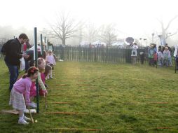 Miles de niños recorren los jardines de la Casa Blanca buscando los juevos de Pascua. AP /