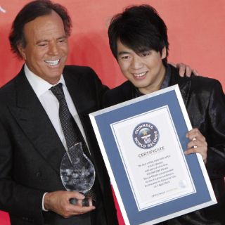 Guinness premia a Julio Iglesias