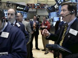 El Dow Jones logró frenar los descensos por el aumento del gasto en construcciones en el país durante febrero. EFE /