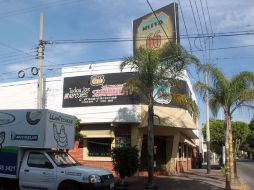 En el bar ubicado en Javier Mina y calle 66 fallecieron dos personas en el acto y posteriormente una joven que había resultado herida.  /
