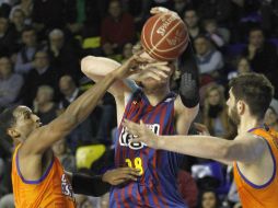 La profundidad de rotación y la efectividad en la ofensiva aseguran el triunfo al Barça. EFE /