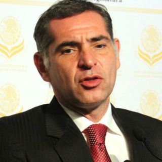 Gabino Cué presenta iniciativa de reforma educativa