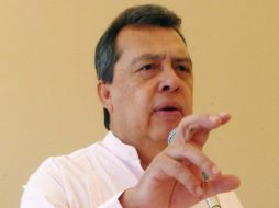 Ángel Aguirre señala que los maestros no han cumplido con lo pactado por no levantar sus movilizaciones. ARCHIVO /