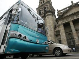 Camioneros pueden ya cobrar siete pesos en la ZMG. ARCHIVO /
