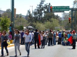 La policía se ha situado en el Congreso local para garantizar la seguridad y evitar el ingreso de los maestros de la CETEG. ARCHIVO /