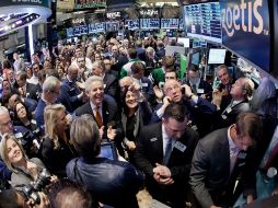 Los operadores celebraron que los pedidos a las fábricas de EU subieron un sólido 3% en febrero. ARCHIVO /