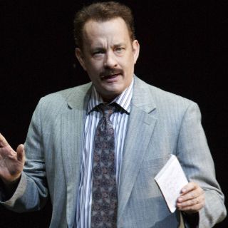 Tom Hanks recibe elogios en su debut en Broadway
