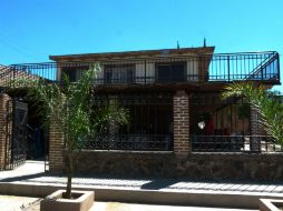 Ortiz Uribe es detenido fuera de su domicilio por agentes investigadores del área de mandamientos judiciales.  /