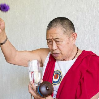 ''Incluso las religiones pueden causar daño''