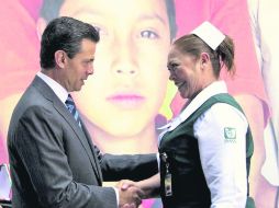 Enrique Peña Nieto entregó reconocimientos en el marco del Día Mundial de la Salud. EFE /