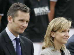 Iñaki Urdangarín (i) esposo de Cristina de Borbón (d). La hija del rey de España no ha sido acusada formalmente. AP /