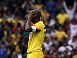 El colombiano Aquivaldo Mosquera, del América, falló su tiro penal y le dio el triunfo a los celestes. NTX /