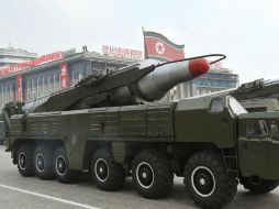 Corea del Norte ha movido hacia su costa oriental lo que aparenta ser un misil Musudan, con un alcance de unos cuatro mil kilómetros. EFE /