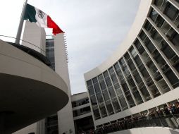 Con casi una hora de retraso, por las marchas en el DF, los parlamentarios de varios países arriban a la nueva sede del Senado. ARCHIVO /