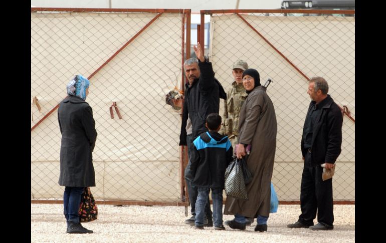 En total, en los países vecinos de Siria residen un millón 254 mil 451 sirios. ARCHIVO /