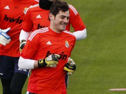 Iker Casillas entrena para ser el portero titular de nueva cuenta. EFE /
