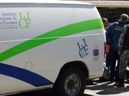 Personal del MP y del Instituto Jalisciense de Ciencias Forenses acudieron a realizar las investigaciones. ARCHIVO /