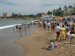 Las autoridades reportan la destacada participación de los guardavidas y el operativo de seguridad que se aplica en el municipio. ARCHIVO /