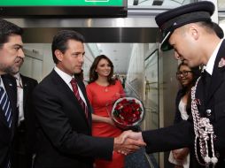 El Presidente y su esposa ya se encuentran en China, aquí en su llegada al aeropuerto de Hong Kong. NTX /
