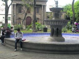 PARQUE SIN CHORRO. El aparato que hace salir el agua en el Parque del Carmen, sin funcionar, en 8 de Julio y Avenida Juárez. EL INFORMADOR /