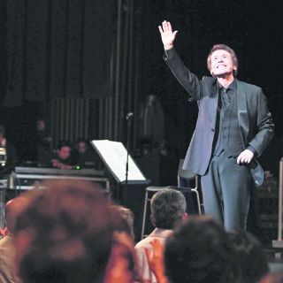 Raphael presume sus ''joyas de la corona''