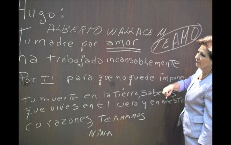 Isabel Miranda llama a preservar el espacio, exigir justicia y a mantener vivo el recuerdo de quienes ya no volverán a sus hogares. AP /