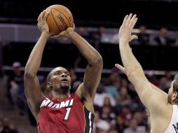 Chris Bosh colabora con 18 puntos y ocho rebotes para que Miami doblegara a Charlotte Bobcats. AP /