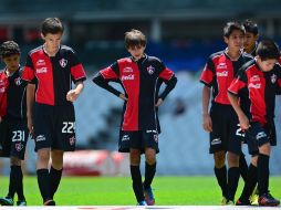 Los jugadores Sub-13 se lamentan de la derrota en la final ante los Tuzos. MEXSPORT /