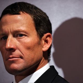 Armstrong pide que le retiren demanda