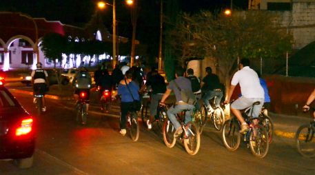 La invitación para los interesados en asistir es en la Plaza Springfield a partir de las 21:00 horas. ESPECIAL /