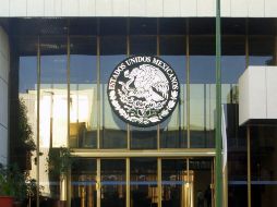 Horacio Culebro Borrayas interpone la demanda ante las oficinas de Fiscalía de Servidores Públicos de la PGR. ARCHIVO /