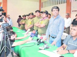 RESPALDO. Integrantes de la Policía Comunitaria dieron su apoyo a los maestros de la CNTE en Guerrero. NTX /
