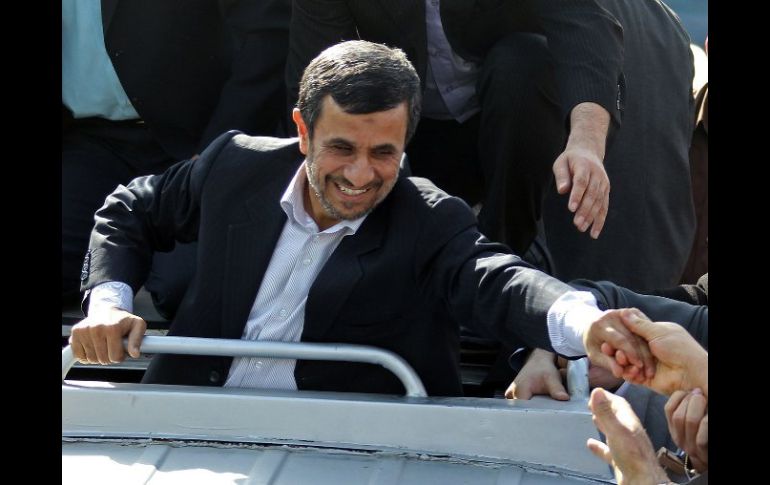 El presidente iraní Mahmoud Ahmadinejad enfrenta críticas del exterior y a su vez critica. ARCHIVO /
