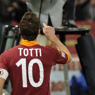 En el derbi romano, Totti impide triunfo de la Lazio