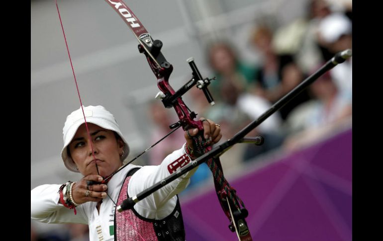 El equipo femenil, integrado por Aída Román, Alejandra Valencia y Mariana Avitia, gana medalla de oro. ARCHIVO /