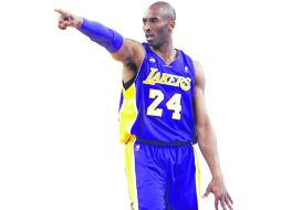 Esfuerzo. Kobe Bryant busca guiar a los Lakers de Los Ángeles a la postemporada, luego de un arranque lento, lleno de críticas y dudas. AP /