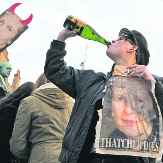 Con mano dura, Thatcher cambió la economía