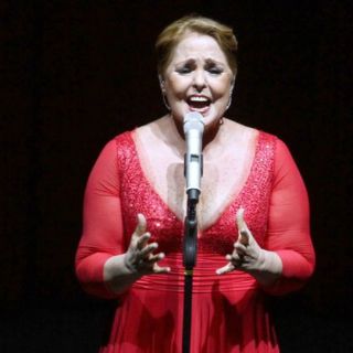 Lupita D'Alessio espera escribir nueva historia con próximo álbum