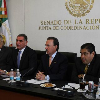 Cué entrega iniciativa de reforma educativa al Senado