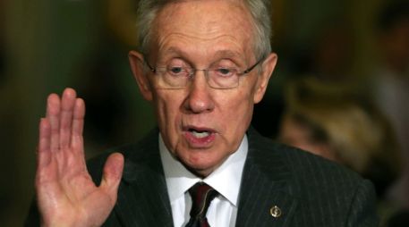 Reid aludió al suicidio de su padre para instar al Congreso a que apruebe la ley. AFP /