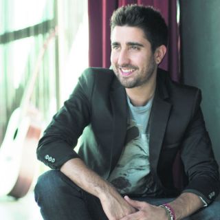 Álex Ubago vuelve al romanticismo