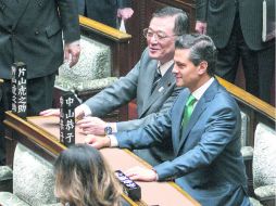 Visita el senado. El Presidente, con el líder de la Cámara alta, Kenji Hirata. NTX /