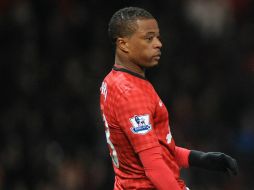 Evra se vio involucrado en un problema de este tipo al recibir insultos del uruguayo, Luis Suárez. EFE /