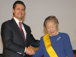 El Presidente impuso la Orden Mexicana del Águila Azteca a Sadako Ogata por su trabajo en fortalecer la relación México-Japón. NTX /